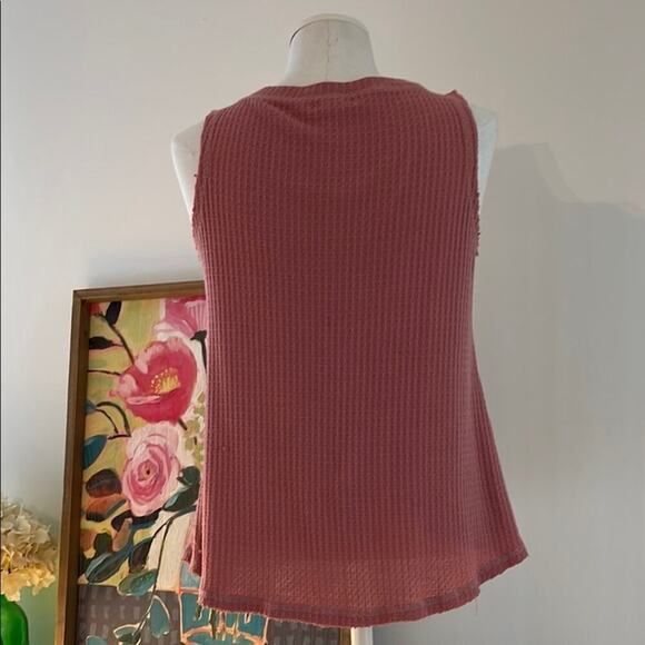 Women's Sleeveless Button-Down Top - Muted/Dark Pink - Picture 3 of 8